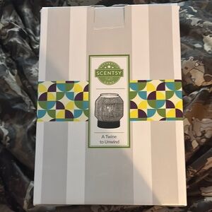 Scentsy warmer Brand New A Twine to Remember